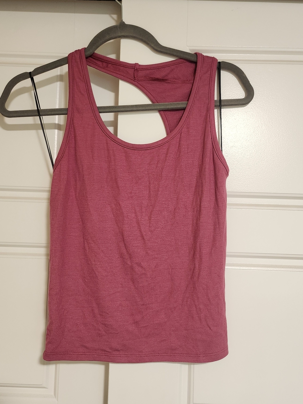 Geel Women's Ribbed Tank Top wuth unique back cut out